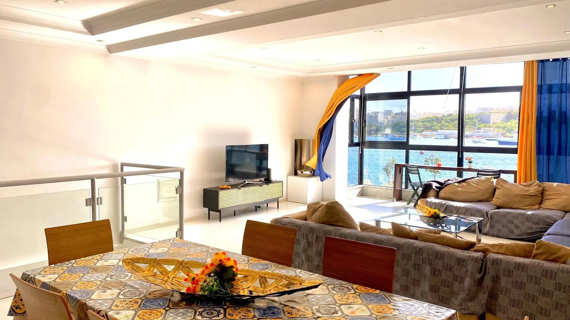 Seafront Harbour Haven - Steps To Ferry, Shops And Beaches Sliema