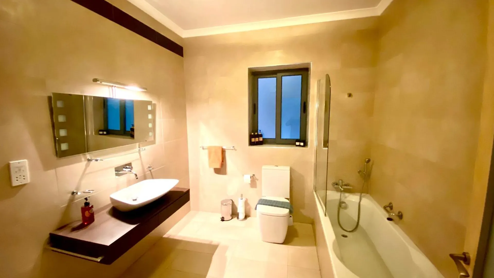Seafront Harbour Haven - Steps To Ferry, Shops And Beaches Sliema Apartment