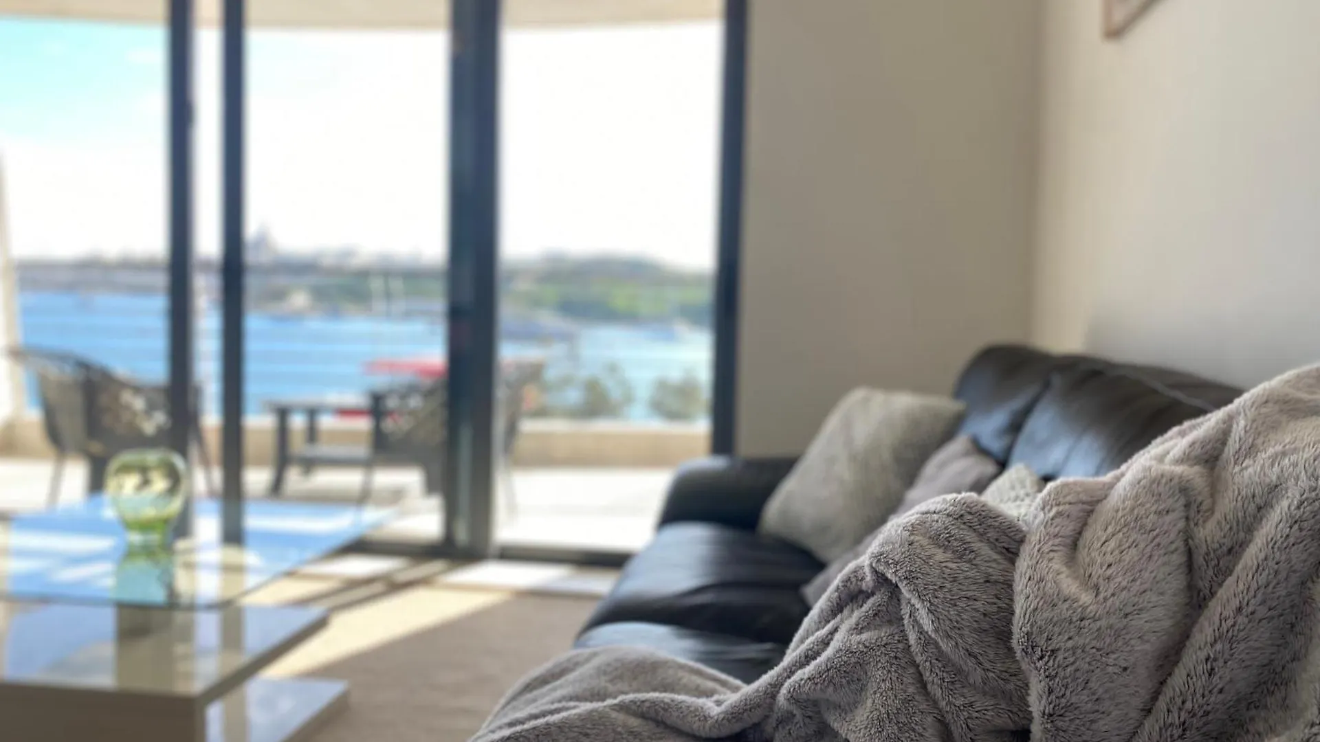 Seafront Harbour Haven - Steps To Ferry, Shops And Beaches Sliema Apartment