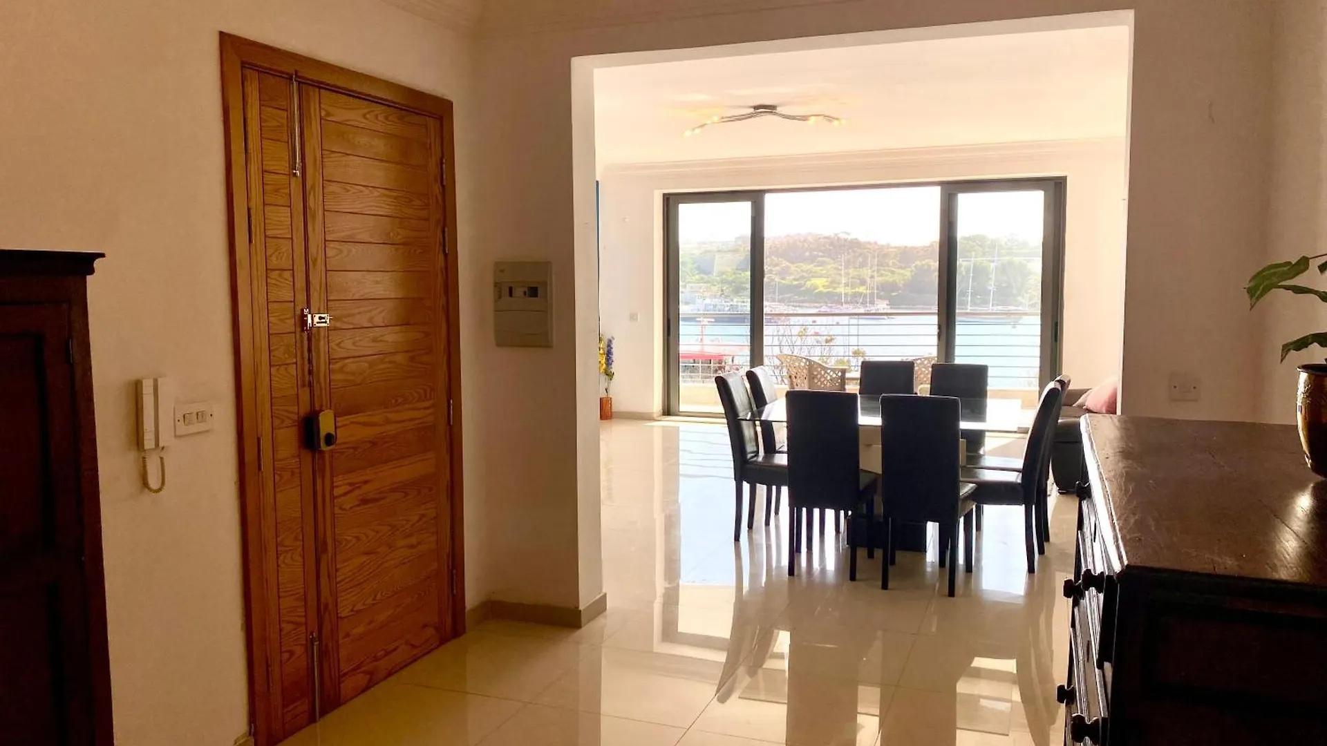 Seafront Harbour Haven - Steps To Ferry, Shops And Beaches Sliema