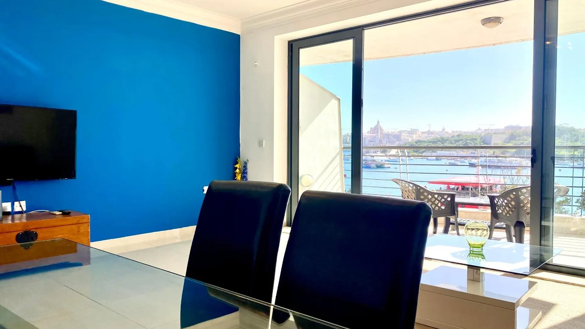 Seafront Harbour Haven - Steps To Ferry, Shops And Beaches Sliema