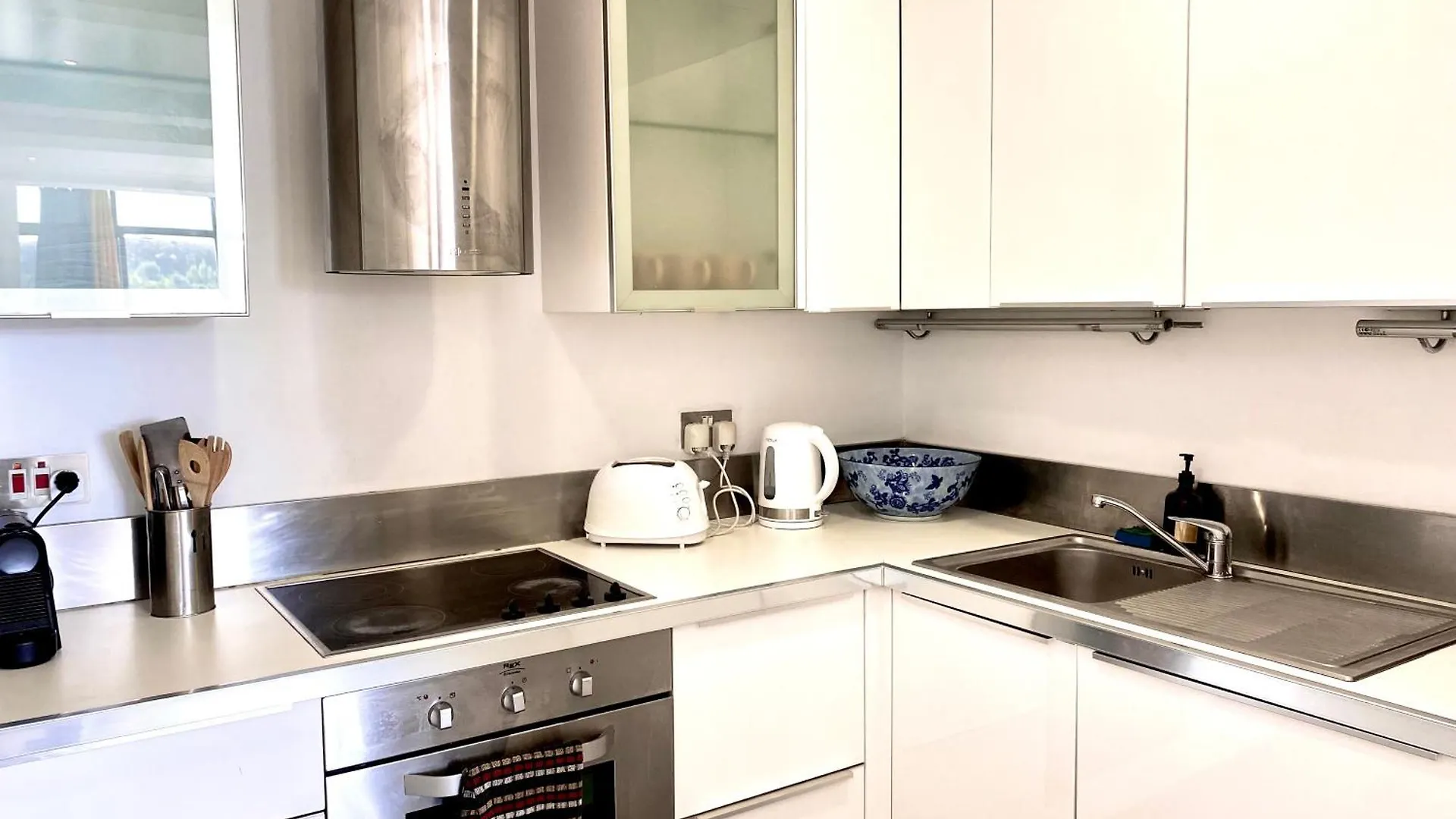 Apartment Seafront Harbour Haven - Steps To Ferry, Shops And Beaches Sliema