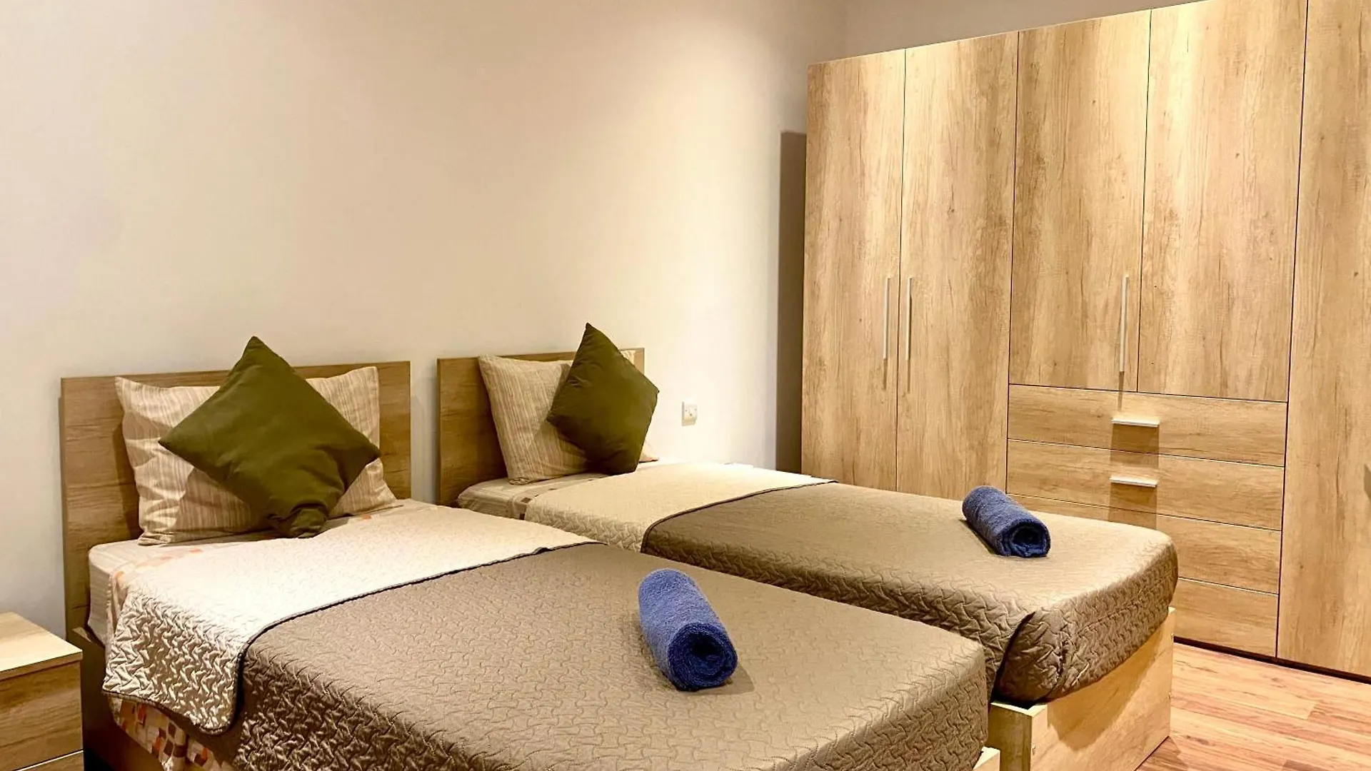 Apartment Seafront Harbour Haven - Steps To Ferry, Shops And Beaches Sliema
