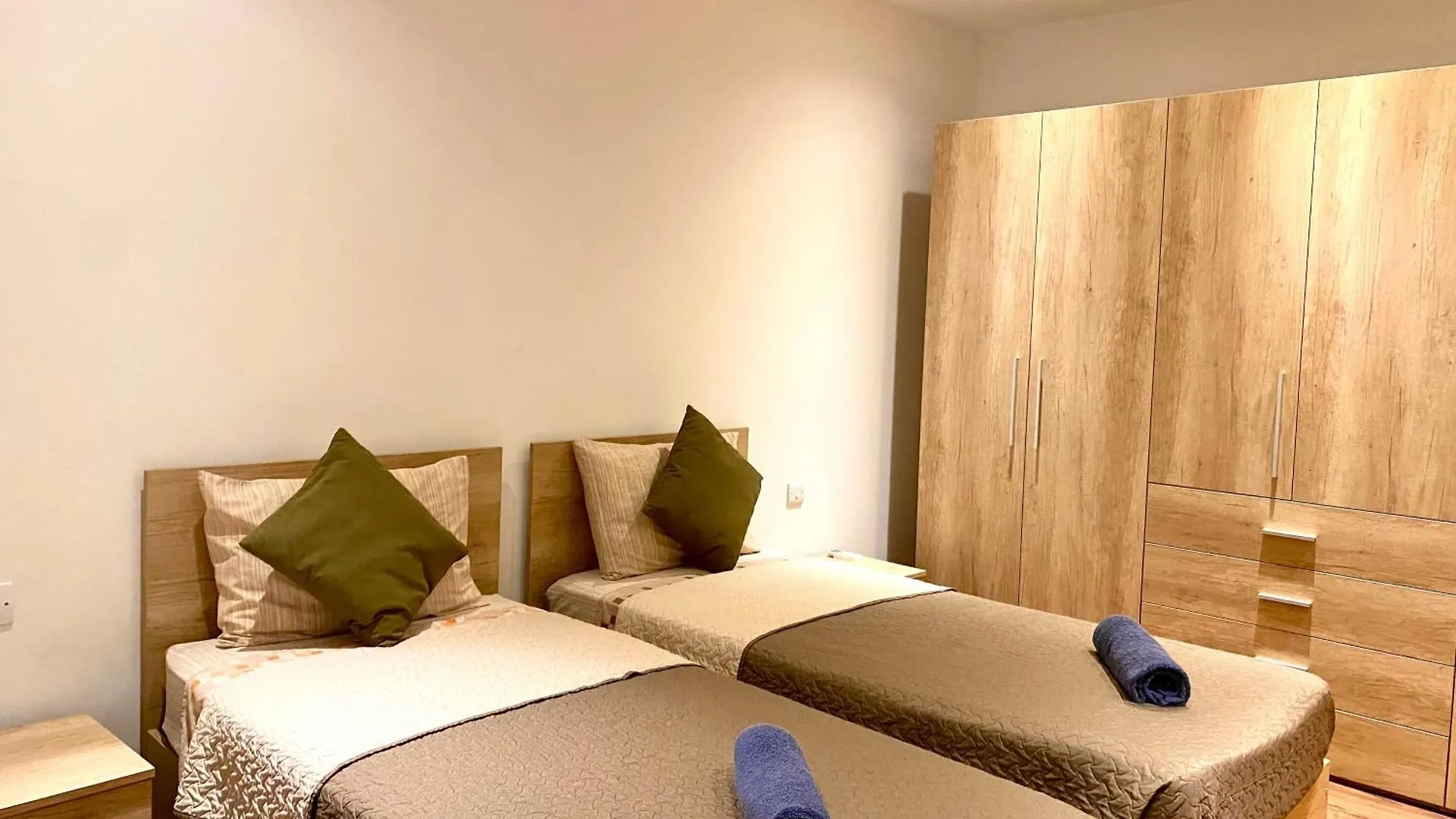 Seafront Harbour Haven - Steps To Ferry, Shops And Beaches Sliema Apartment