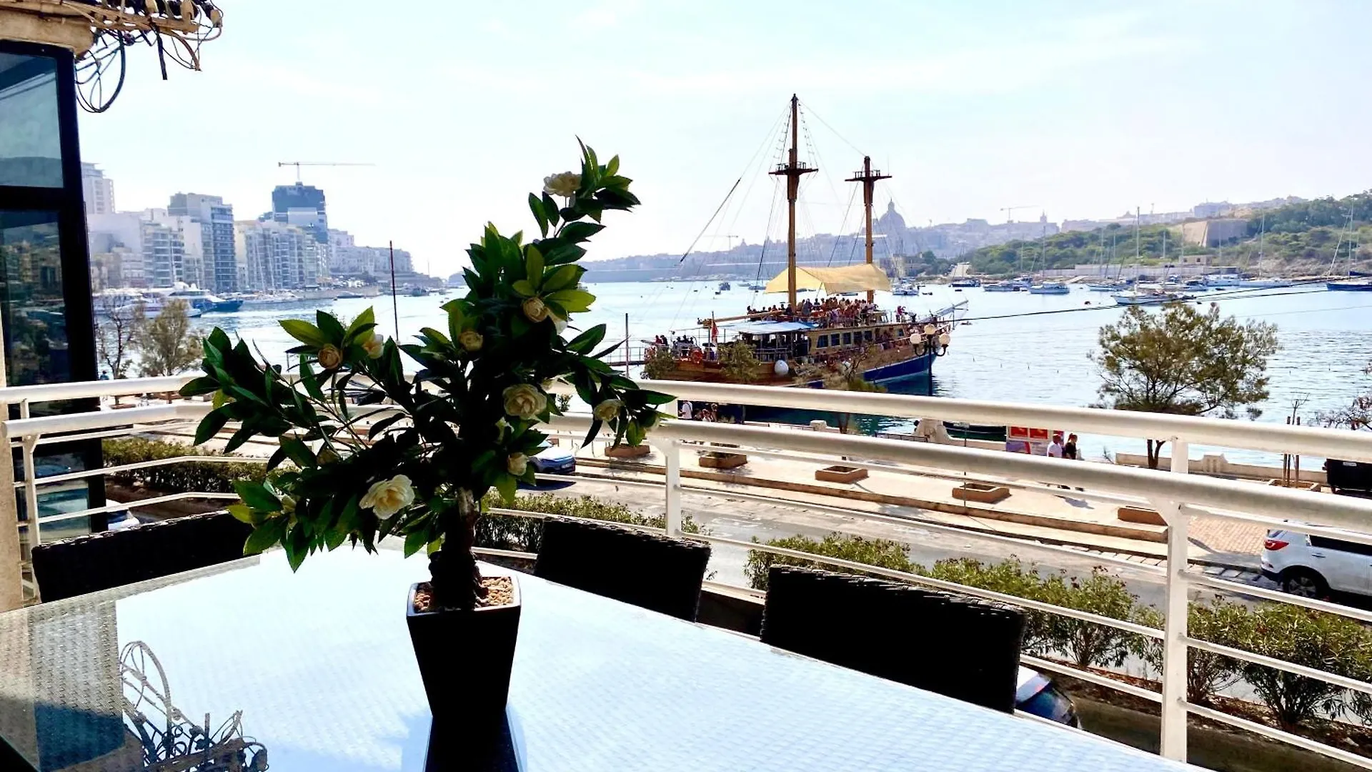 Apartment Seafront Harbour Haven - Steps To Ferry, Shops And Beaches Sliema Malta