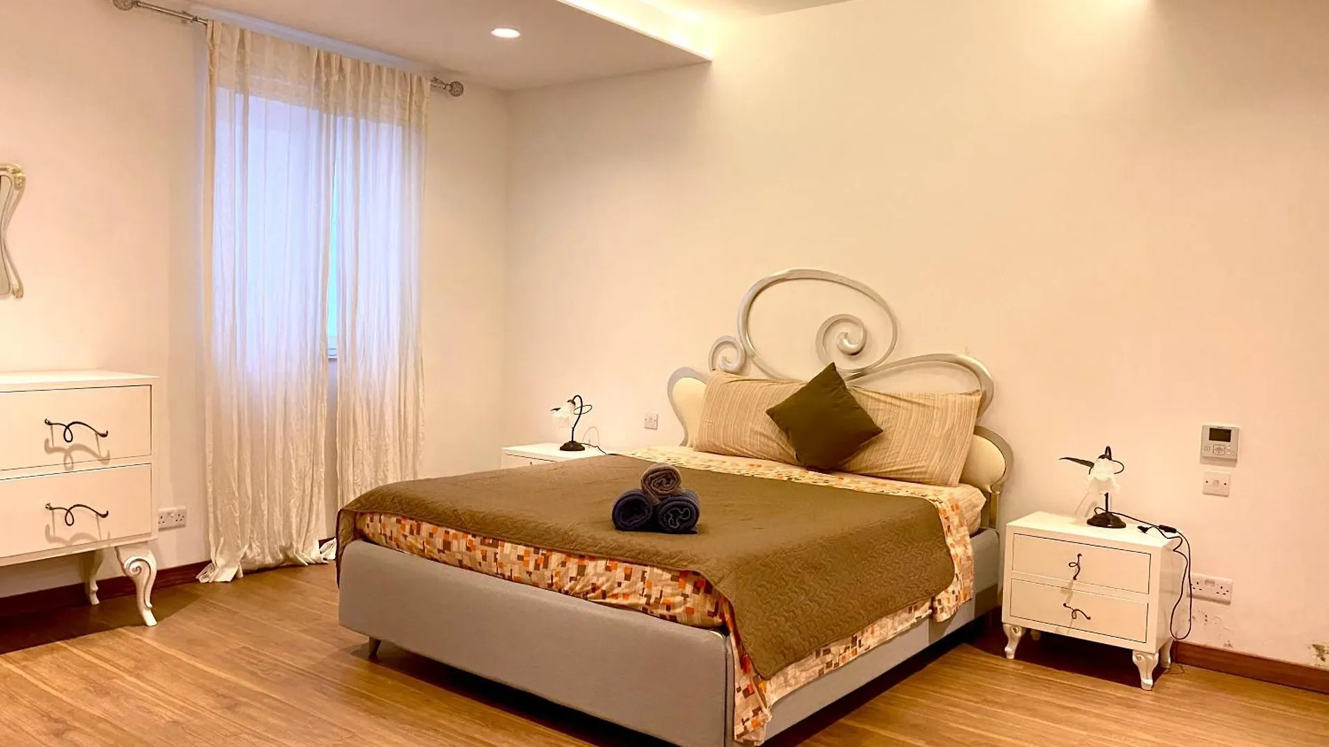 Seafront Harbour Haven - Steps To Ferry, Shops And Beaches Sliema Apartment