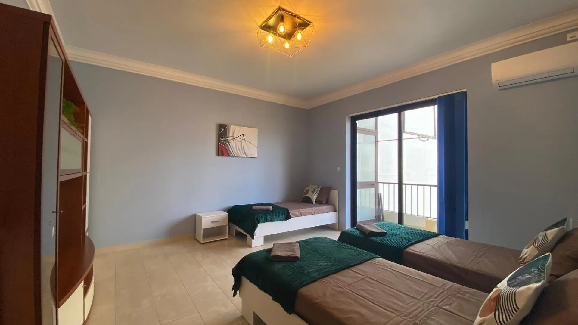 Apartment Seafront Harbour Haven - Steps To Ferry, Shops And Beaches Sliema
