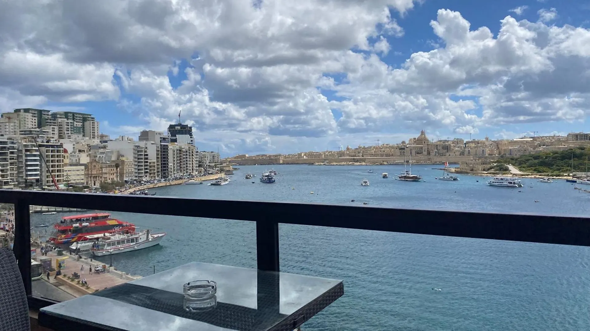 Seafront Harbour Haven - Steps To Ferry, Shops And Beaches Sliema Apartment