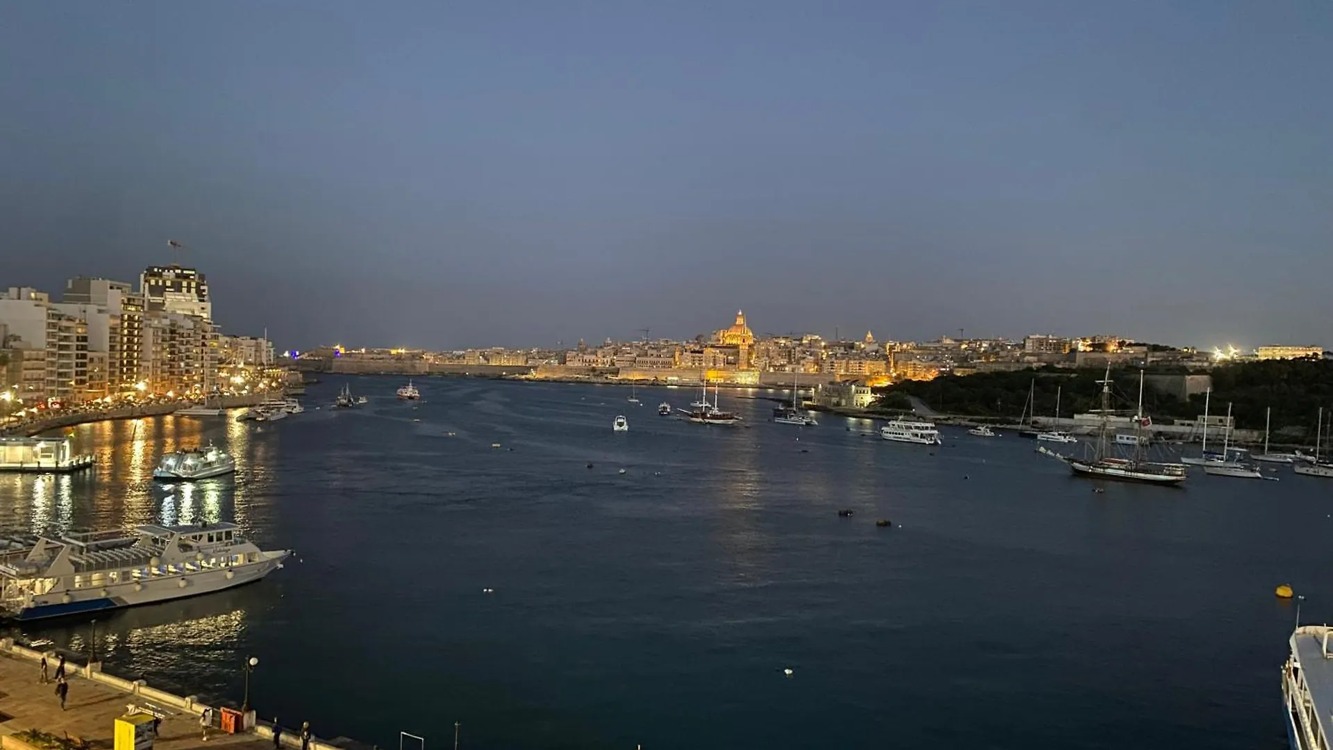 Seafront Harbour Haven - Steps To Ferry, Shops And Beaches Sliema