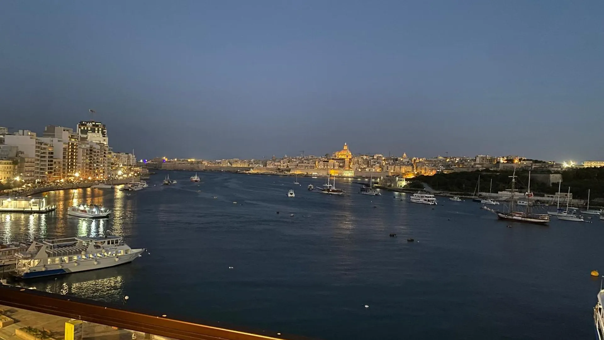 Apartment Seafront Harbour Haven - Steps To Ferry, Shops And Beaches Sliema