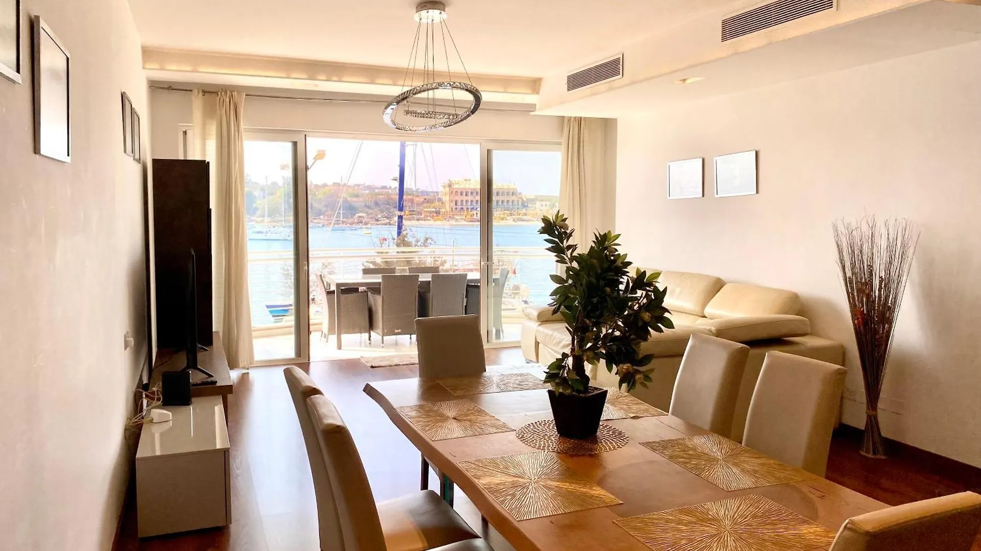 Seafront Harbour Haven - Steps To Ferry, Shops And Beaches Sliema Malta