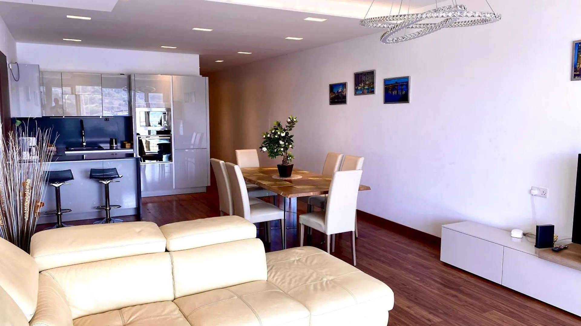 Seafront Harbour Haven - Steps To Ferry, Shops And Beaches Sliema