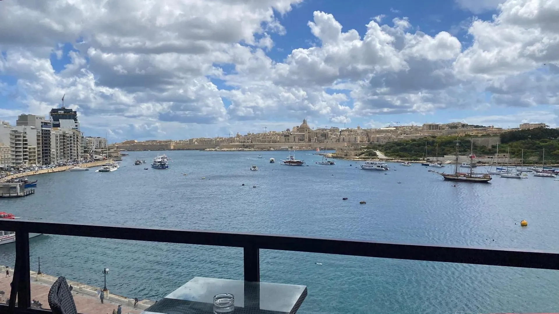 Seafront Harbour Haven - Steps To Ferry, Shops And Beaches Sliema Malta