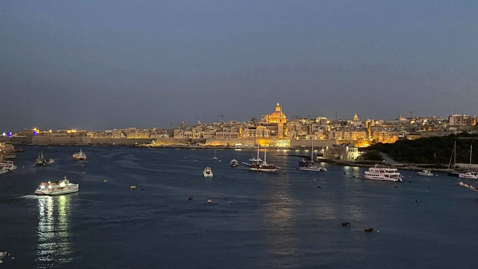 Seafront Harbour Haven - Steps To Ferry, Shops And Beaches Sliema Malta